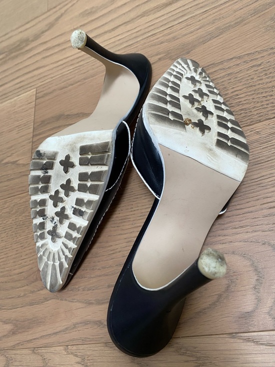 le chateau Pointed Toe Mule Heels with Lace Detail - Picture 6 of 12